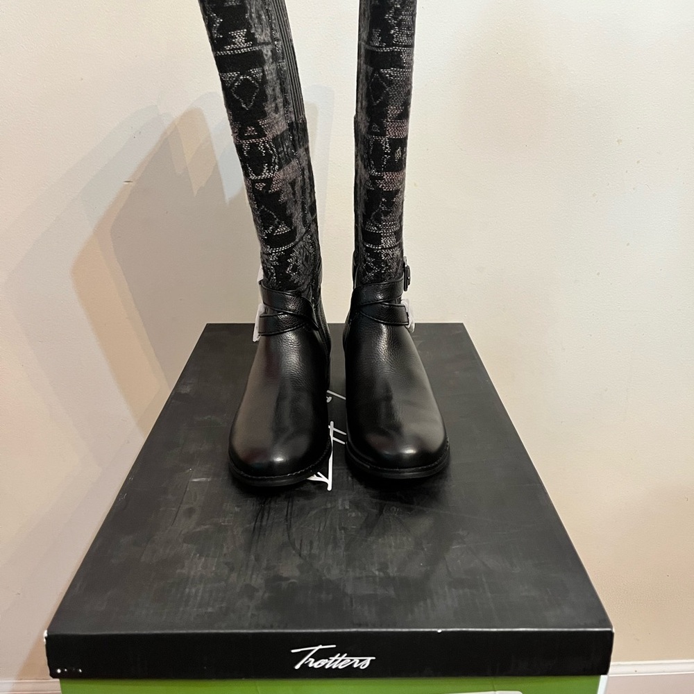 NIB Trotters Elegant Black Leather and Cloth Boots